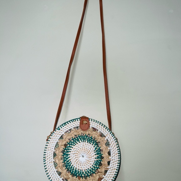 Handwoven rattan bag . Cross body bag. 20cm X 20 cm - Picture 4 of 5